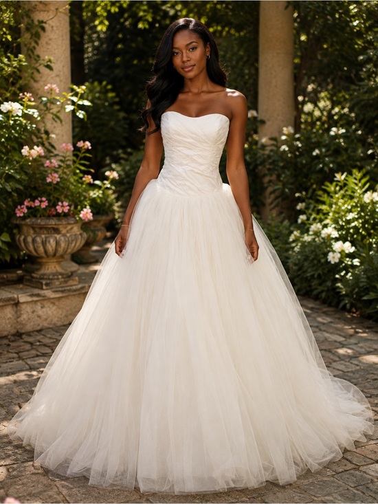 Vera Wang Dresses & Skirts - Vera Wang Strapless Ivory Ball Gown Wedding Dress